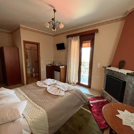 To Spiti Tis Irinis Hotel Vitina Ngoại thất bức ảnh