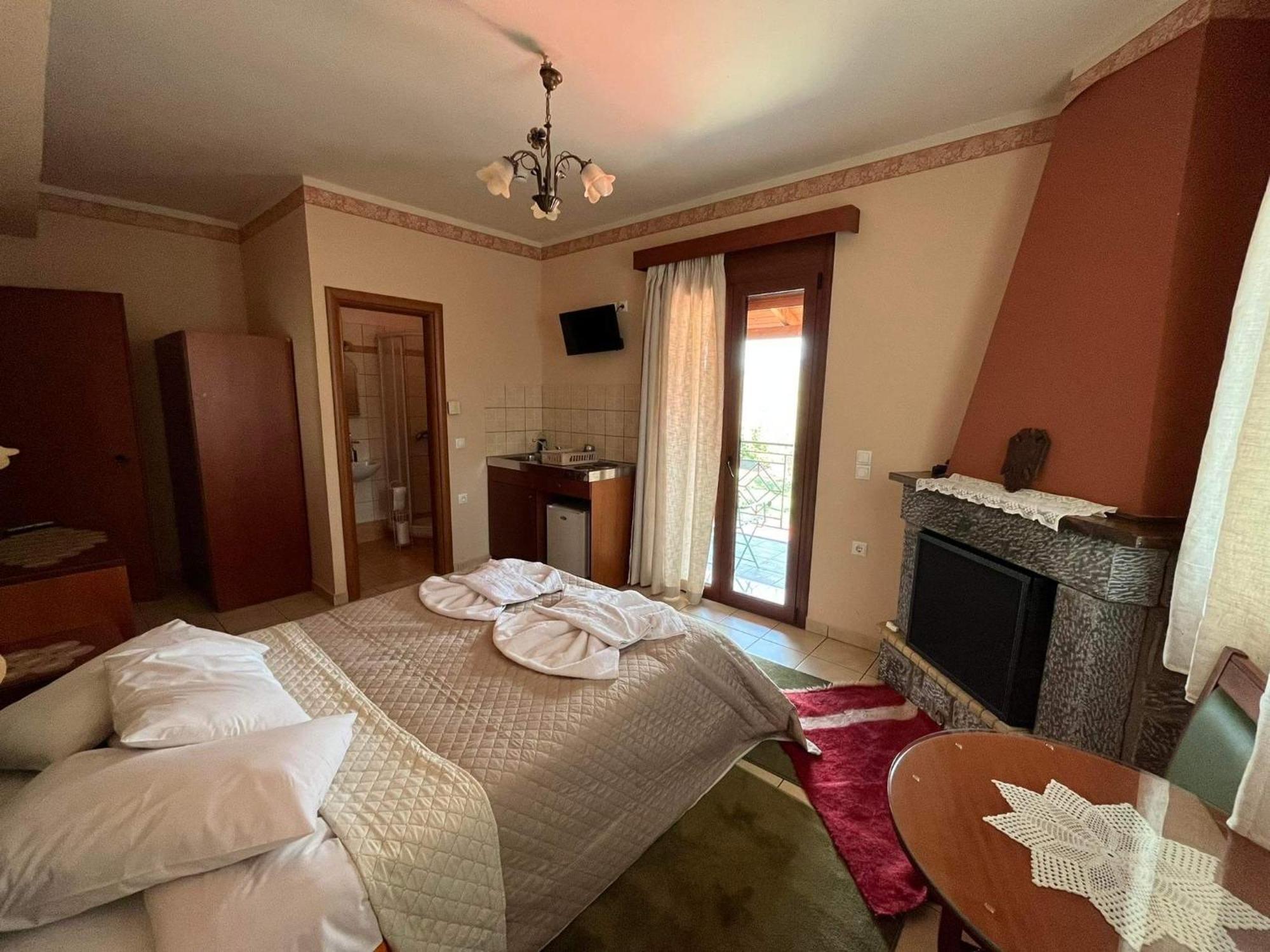 To Spiti Tis Irinis Hotel Vitina Ngoại thất bức ảnh