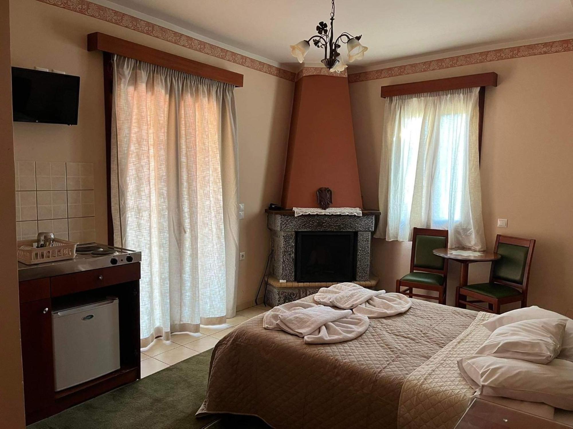To Spiti Tis Irinis Hotel Vitina Ngoại thất bức ảnh