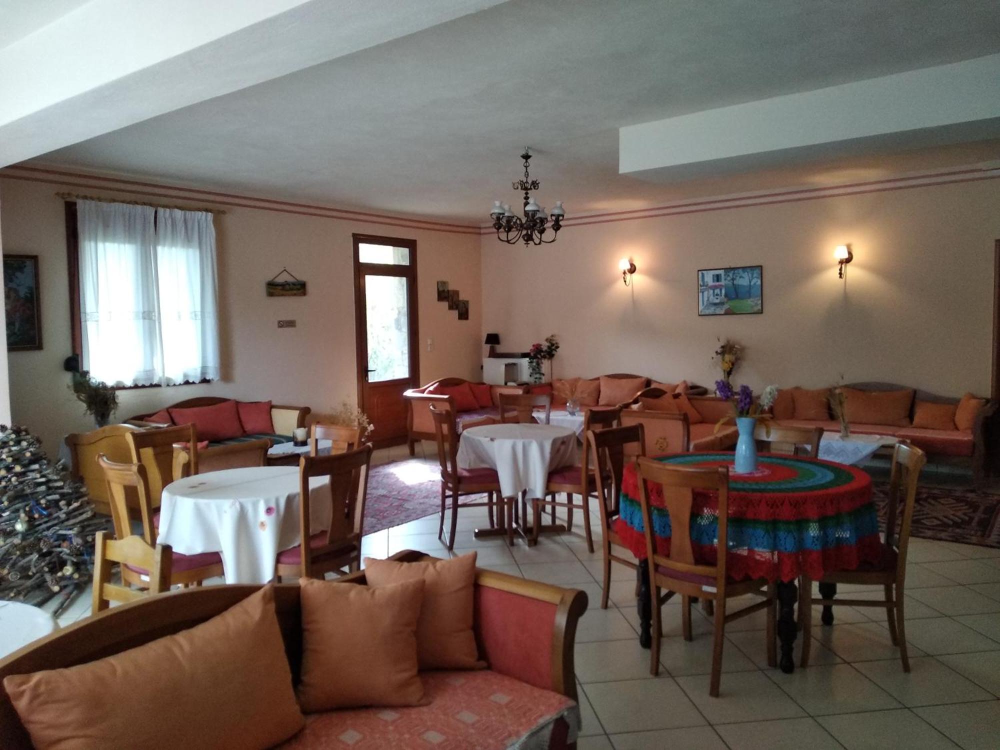 To Spiti Tis Irinis Hotel Vitina Ngoại thất bức ảnh