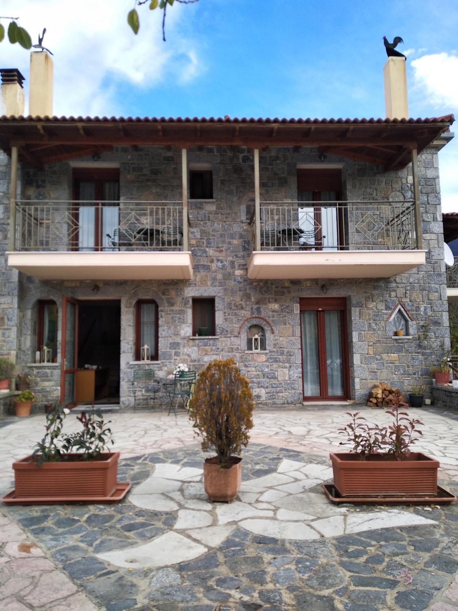 To Spiti Tis Irinis Hotel Vitina Ngoại thất bức ảnh