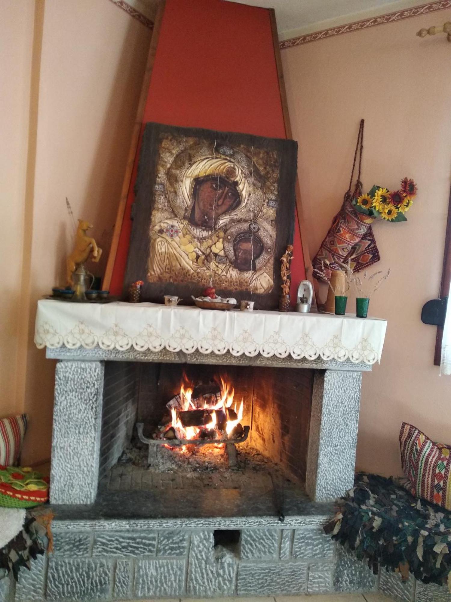 To Spiti Tis Irinis Hotel Vitina Ngoại thất bức ảnh