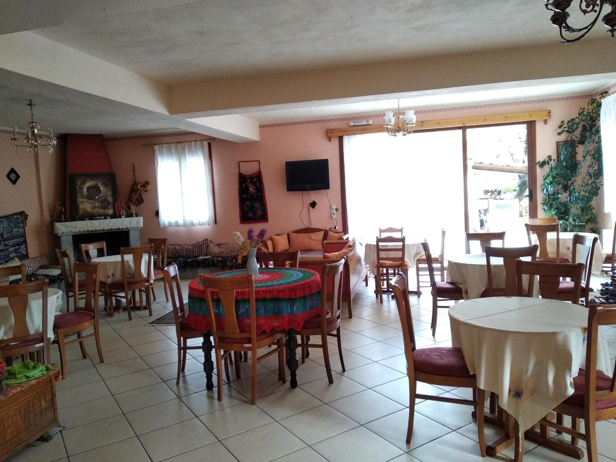 To Spiti Tis Irinis Hotel Vitina Ngoại thất bức ảnh