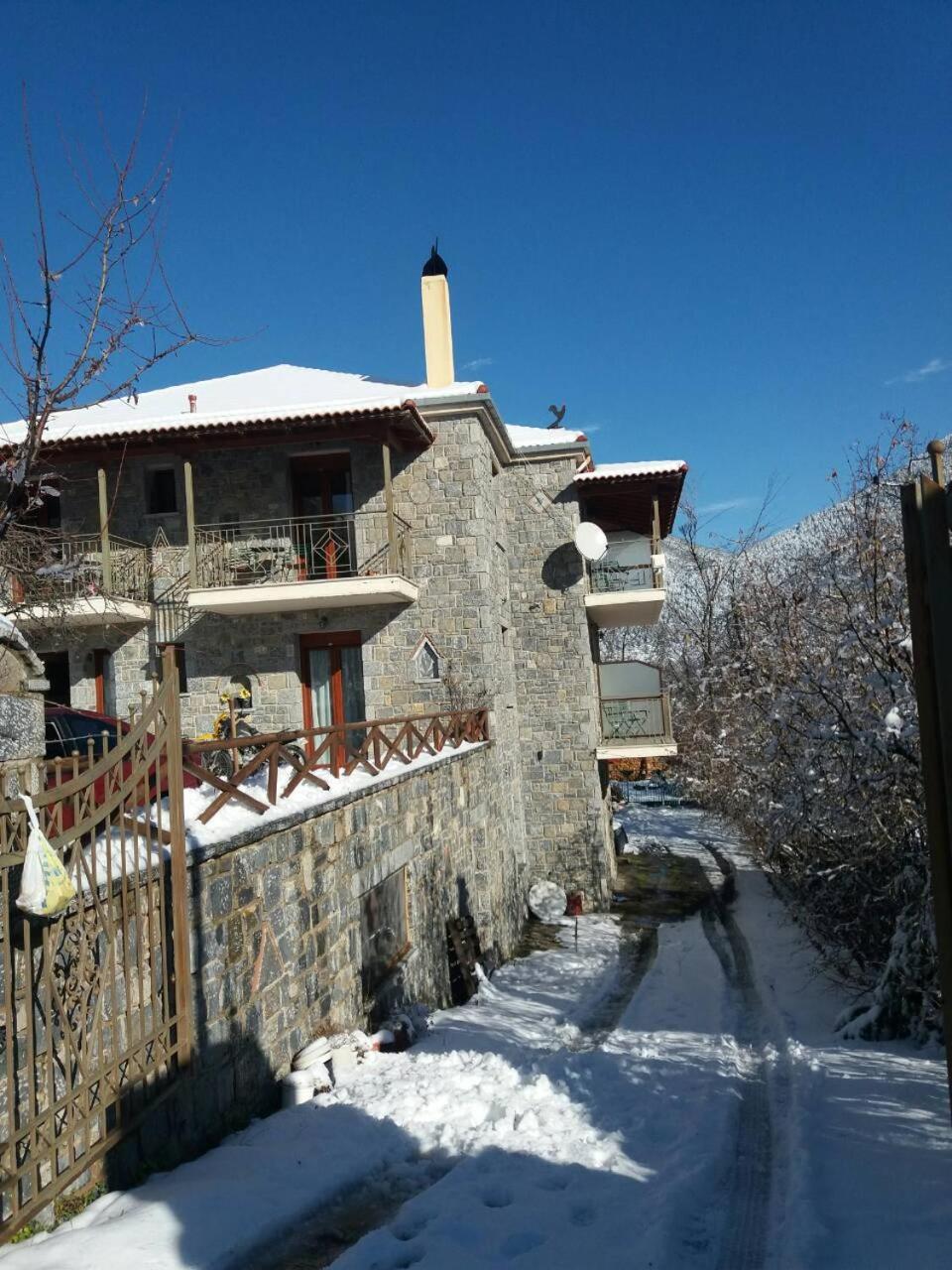 To Spiti Tis Irinis Hotel Vitina Ngoại thất bức ảnh